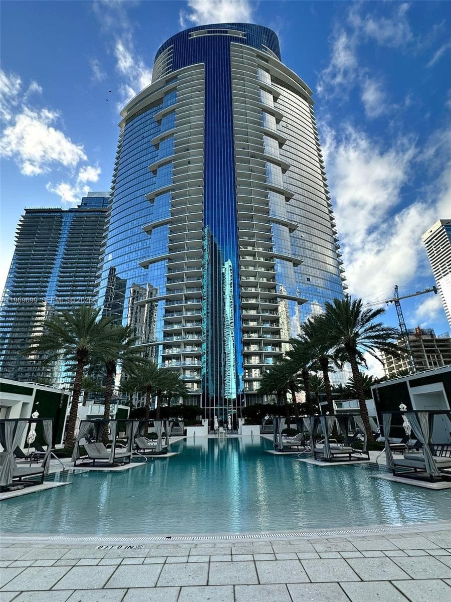Paramount Miami Worldcenter Unit 2212 condo for rent at 851 NE 1st Ave # 2212, Miami FL 33132