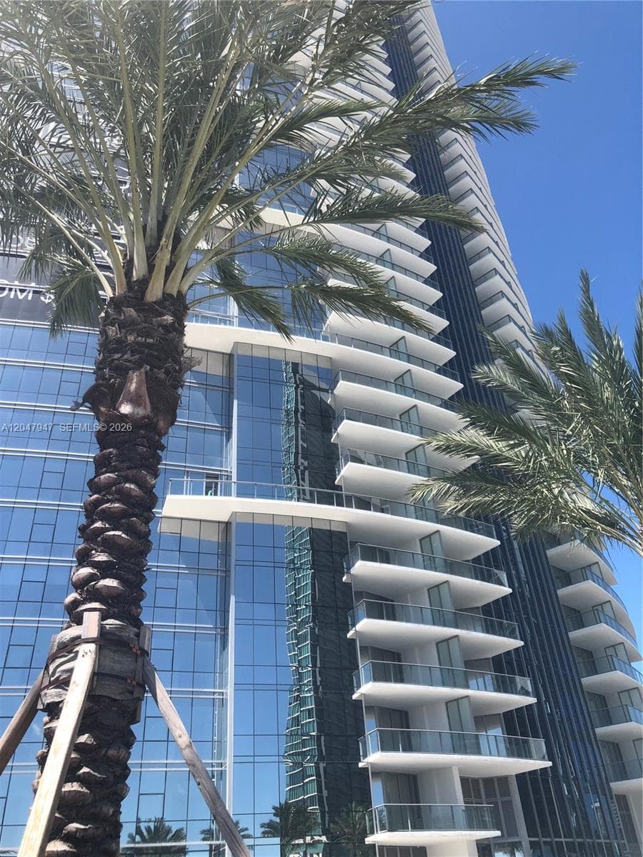 Paramount Miami Worldcenter Unit 3705 condo rented at 851 NE 1st Ave # 3705, Miami FL 33132