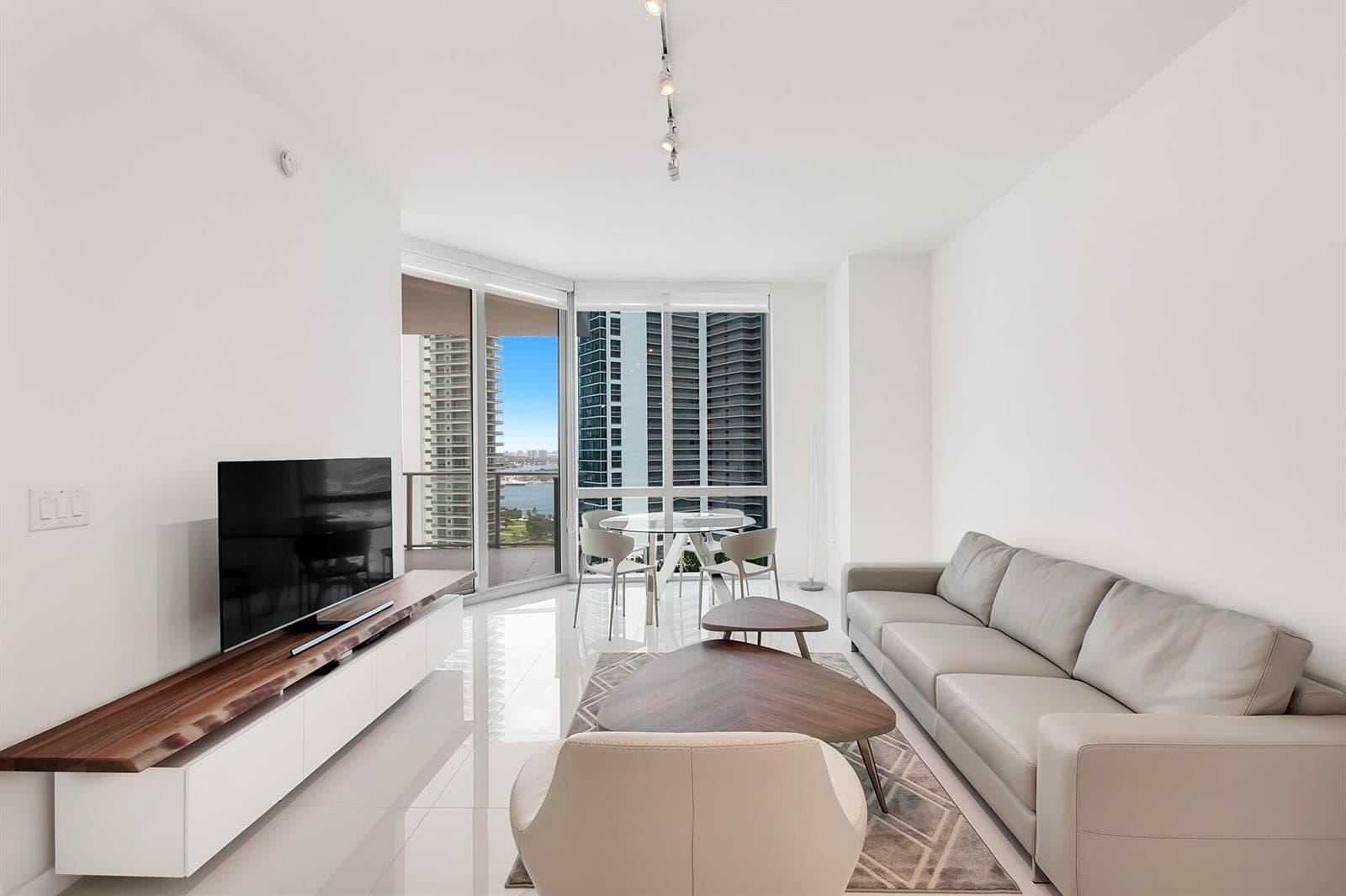 Paramount Miami Worldcenter Unit 2005 condo for sale at 851 NE 1ST Avenue # 2005, Miami, FL 33132